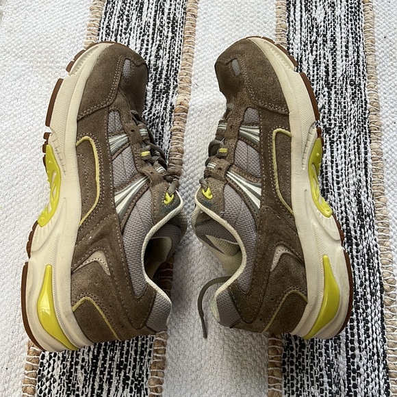 Vionic 23Walk Walker Suede Sneakers. Women’s Size 8. - Picture 9 of 10